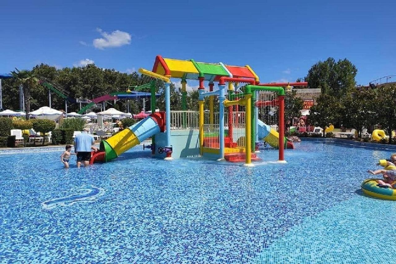 Yves 2 Bed Apart At Sun Village Sunny Beach Not Far Away From The Sea Exteriér fotografie
